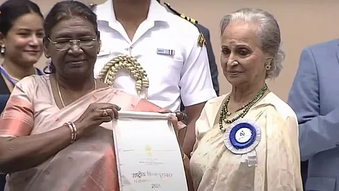 Waheeda Rehman becomes 8th woman to receive Dadasaheb Phalke Award, dedicates it to film industry
