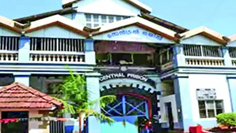 Two Viyyur jail officials injured in attack by inmates