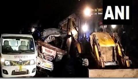 Bus-dumper collision in MP: Toll rises to 13