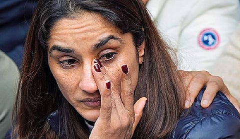 Wrestling crisis deepens: Vinesh decides to return Khel Ratna and Arjuna award