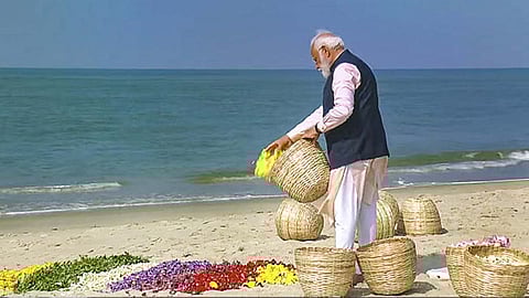 PM Narendra Modi pay floral tributes at the Arichalmunai