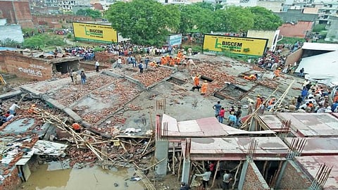 Tragedy Strikes in Ghaziabad: 1 Dead, 7 Injured in Mall Collapse