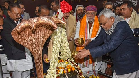Nitish Kumar along with Union MoS Ashwani Kumar Chaubey offers prayers, at Brahmeshwar Temple.