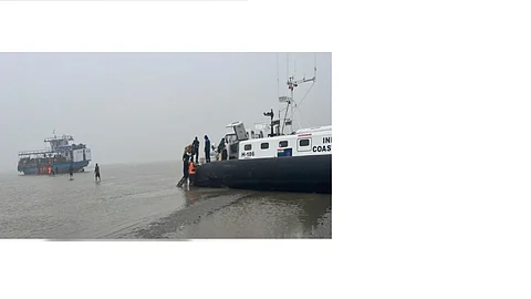 Pilgrims Rescued as Ferry Stuck in Sandbar