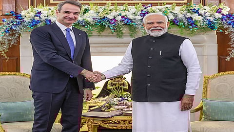 Prime Minister Narendra Modi and his Greek counterpart, Kyriakos Mitsotakis (L).