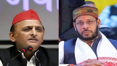 Samajwadi Party chief Akhilesh Yadav and MLA Manoj Kumar Pandey (R)