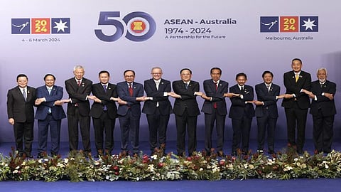 ASEAN leaders urge peaceful resolution of South China Sea disputes