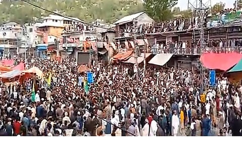 One police officer killed, over 100 injured in clashes during protest in Pok