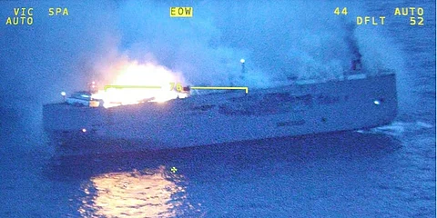 Houthi missile struck a commercial ship in the Gulf of Aden