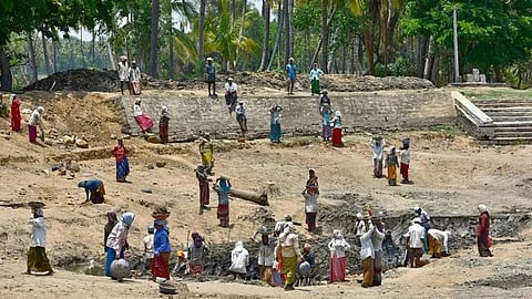 Women labourers discover "treasure trove"