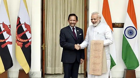 PM Narendra Modi with Brunei Sultan Hassanal Bolkiah