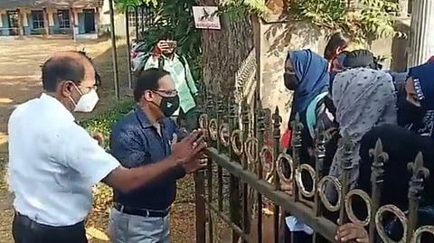 Karnataka govt. withholds best teacher award to Principal over his alleged "anti-Hijab" stand