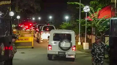 A convoy of Manipur Chief Minister N Biren Singh arrives at the Raj Bhavan to meet Governor Lakshman Acharya, in Imphal, Saturday, Sept. 7, 2024. Five people were killed in fresh violence in Manipur's Jiribam district on Saturday.