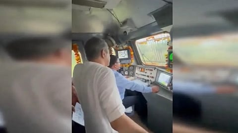 Kavach Trial: Tain carrying Railway Minister stops on its own 50 metre before red signal