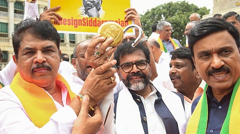 LoP in Karnataka Assembly R Ashoka with LoP in Legislative Council Chalavadi Narayanaswamy and BJP MLA Janardhan Reddy during a protest demanding the resignation of Karnataka Chief Minister Siddaramaiah after Karnataka HC dismissed the CM's petition challenging Governor's sanction for his prosecution in the alleged MUDA scam, in Bengaluru, Thursday, Sept 26,2024.