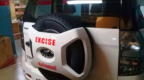 School students mistakenly step into Excise office in Kerala to lit ganja beedi, caught