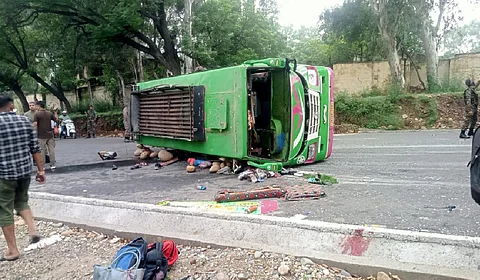 30 injured as mini-bus falls into ditch in J-K's Udhampur