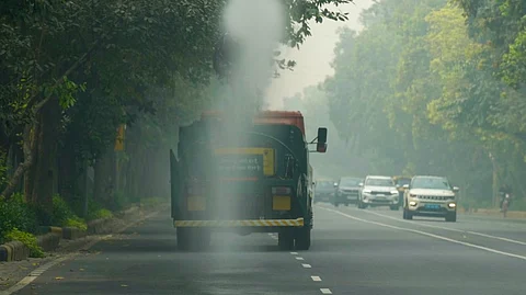 Anti-smog guns being used to spray water droplets to curb air pollution, in New Delhi, Sunday, Nov. 17, 2024.