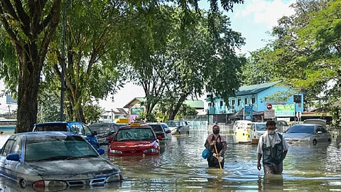 3 dead, over 80,000 displaced as Malaysia prepares for worst floods in decade