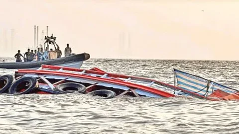 Boat capsizes in Busira river, Congo
