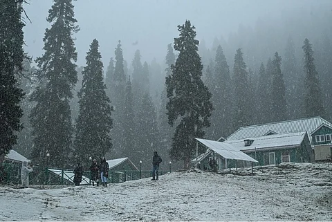 Fresh snowfall in higher reaches of Kashmir