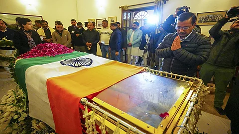 AAP supremo A Kejriwal pays tribute to former PM Dr Manmohan Singh