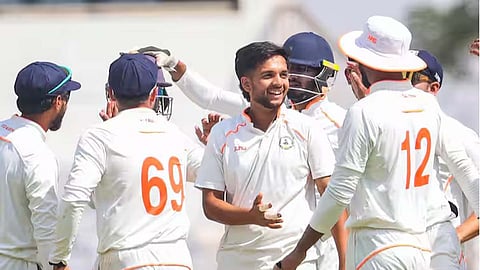 Vidarbha extended their overall lead to 351 runs by lunch on the fifth and final day against Kerala