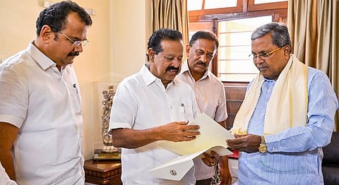 Karnataka Chief Minister Siddaramaiah with Tamil Nadu minister and DMK leader K. Ponmudy and party MP M.M. Abdulla during a meeting at his residence.