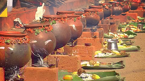 Thousands of women of all ages who came to the state capital from across the state and beyond, some even from abroad, offered 'pongala' to the presiding deity of the Attukal Bhagavathy temple on Thursday, braving the scorching sun.