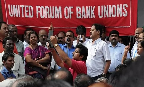 Bank unions announce strike