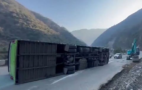31 injured as bus overturns in Mandi