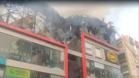 Mumbai fire brigade douses Bandra mall fire