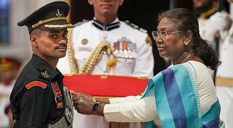 President Droupadi Murmu presents Kirti Chakra to Major Malla Rama Gopal Naidu during the Defence Investiture Ceremony-2025 (Phase-I), at Rashtrapati Bhavan in New Delhi, Thursday, May 22, 2025.