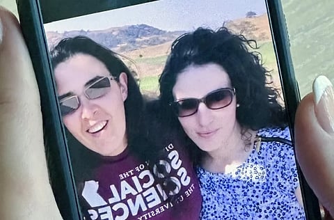 Emma Tsurkov right, she and her sister Elizabeth Tsurkov