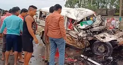 Nine killed in car-truck collision in Bengal's Purulia