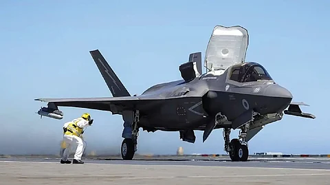 UK says it will buy F-35 jets capable of carrying nuclear bombs