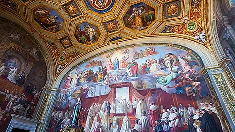 Vatican unveils last of restored Raphael Rooms