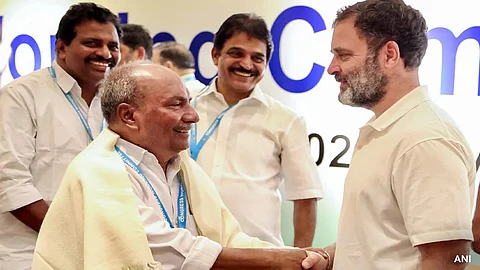 Courtesy call by Gandhi to the home of Antony