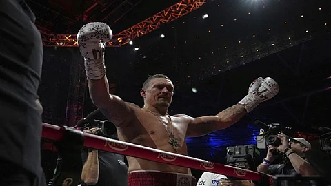 Usyk KOs Dubois to become undisputed world heavyweight champion for a second time