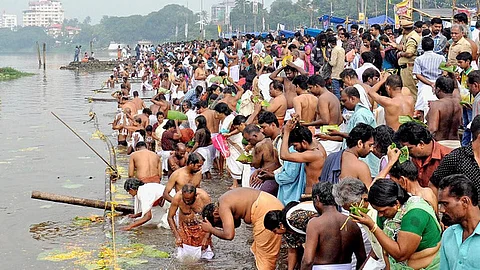 Thousands perform 'Bali tharpanam' on 'Karkidaka Vavu' day across Kerala