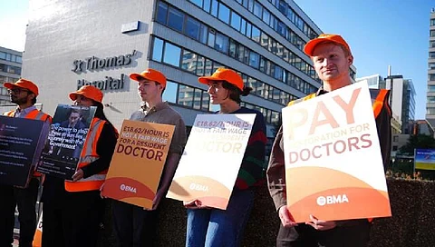 Doctors in England start 5-day strike over pay