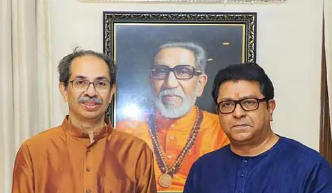 Raj Thackeray drives to Matoshree to greet Uddhav on his birthday