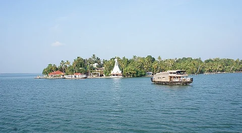 Ashtamudi lake