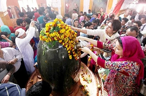 Devotees throng Shiva temples across UP on final Monday of Shravan