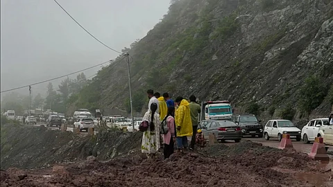 453 roads closed in Himachal