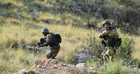 iNDIAN JAWANS IN COMBAT MODE IN kASHMIR.