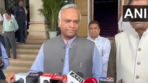 Priyank Kharge accuses BJP of 'hijacking' credit for Yellow Line