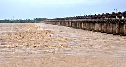 Sir Arthur Cotton Barrage in East Godavari receives 7.38 lakh cusecs of floodwater