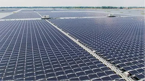 China races to build world's largest solar farm