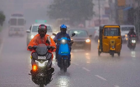 Cloud burst brings intense rainfall over Chennai, flights diverted